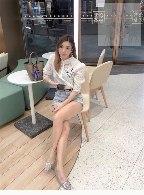 로저 비비에 트럼펫 메탈 버클 펌프스4.5cm - 상세 이미지